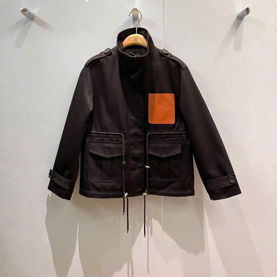 Áo khoác vàng đen nhiều túi Loewe 3