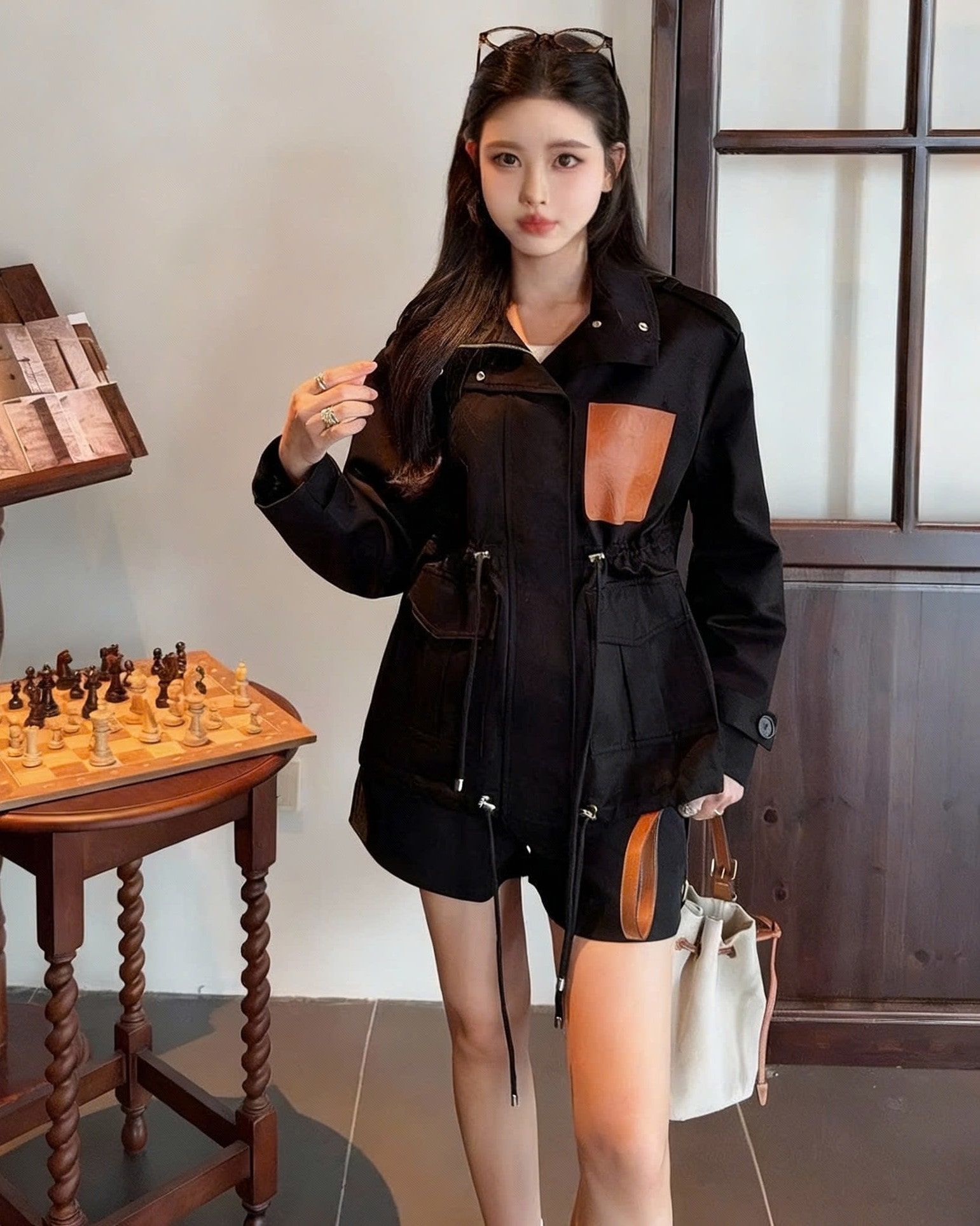 Áo khoác vàng đen nhiều túi Loewe 5
