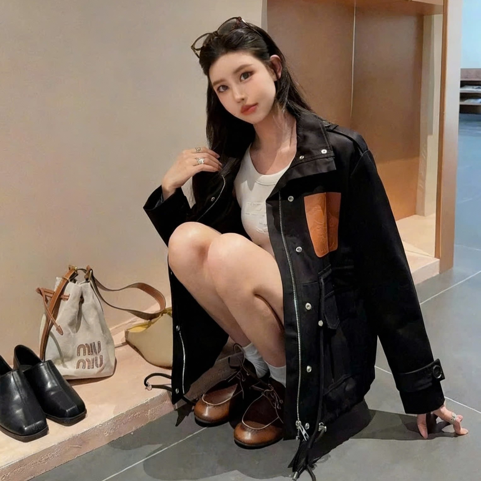 Áo khoác vàng đen nhiều túi Loewe 12