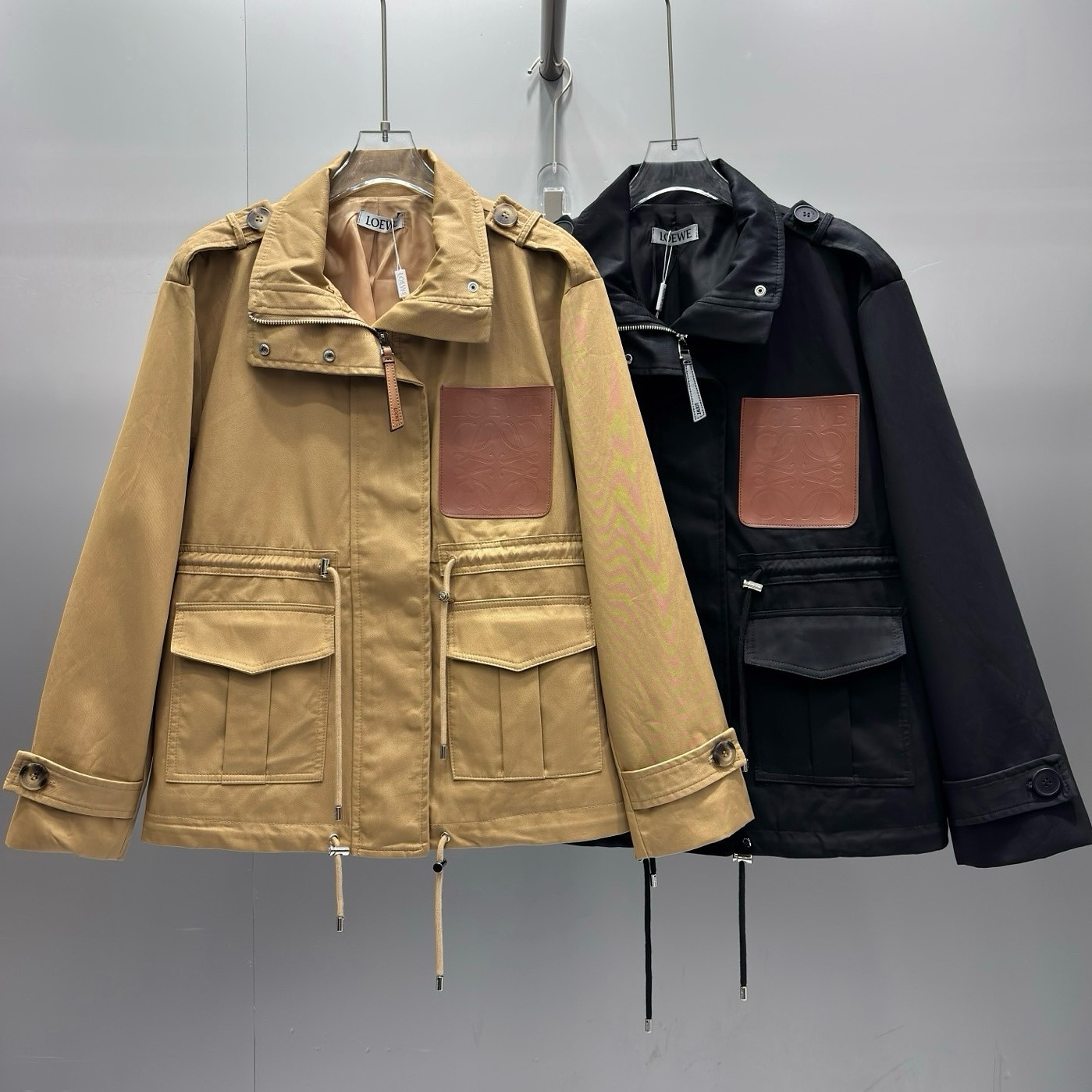 Áo khoác vàng đen nhiều túi Loewe 15