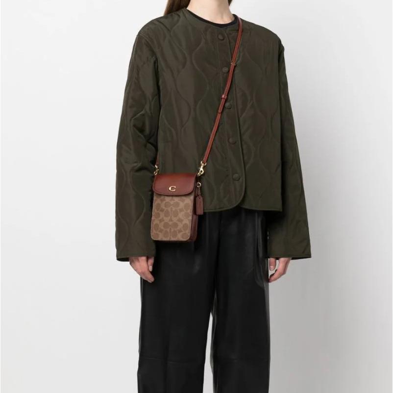 Túi điện thoại nâu nấp đỏ Coach Phone Crossbody In Signature Canvas CJ355 5