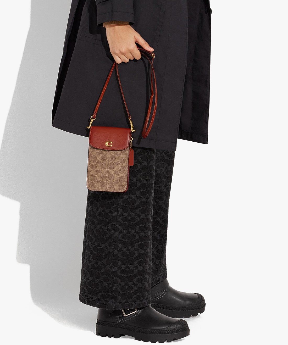 Túi điện thoại nâu nấp đỏ Coach Phone Crossbody In Signature Canvas CJ355 11