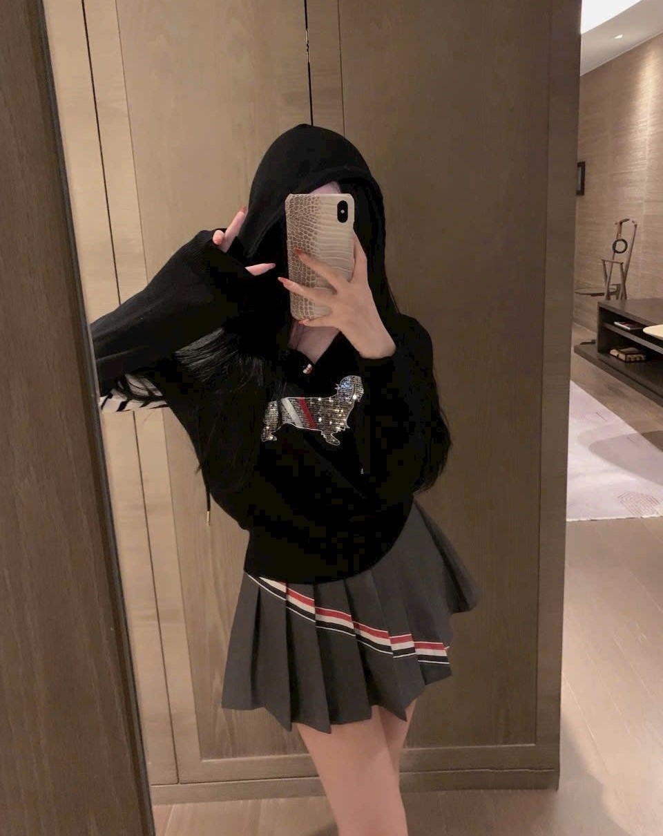 Set áo nón chú chó váy ngắn xếp ly thời trang Thom Browne 11
