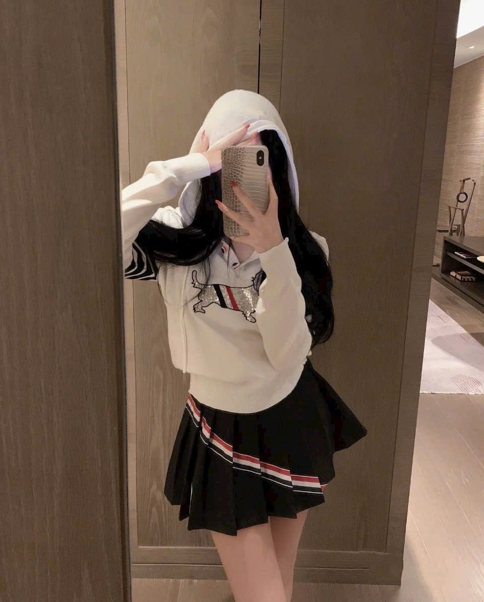 Set áo nón chú chó váy ngắn xếp ly thời trang Thom Browne 12