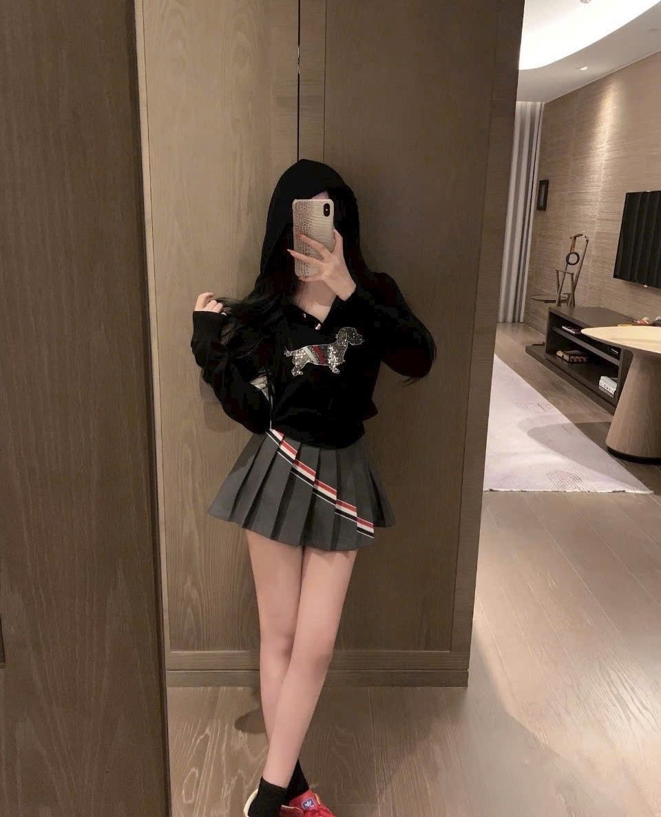 Set áo nón chú chó váy ngắn xếp ly thời trang Thom Browne 13