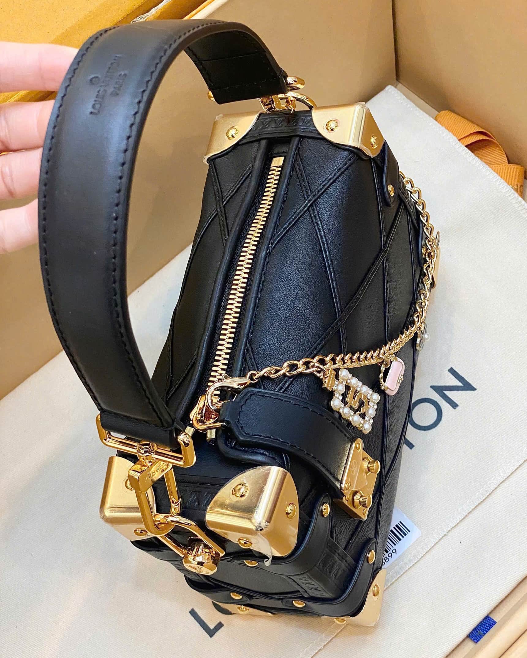 Túi đeo chéo Louis Vuitton Side Trunk PM Malletage Black M83030 3