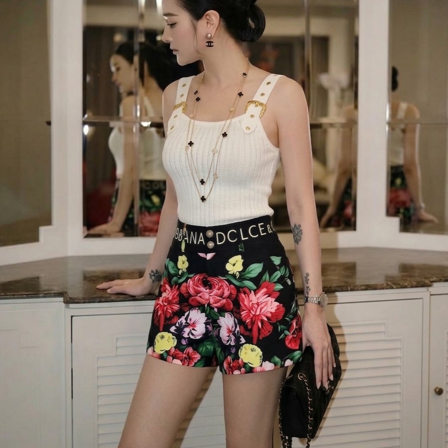 Combo áo thun hai dây Versace với quần short hoa D&G 5