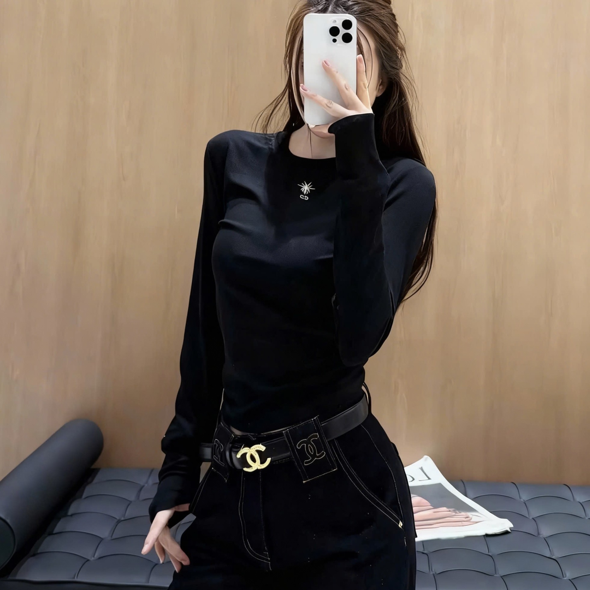 Áo thun ôm nữ tay dài cổ tròn trắng đen Dior 6