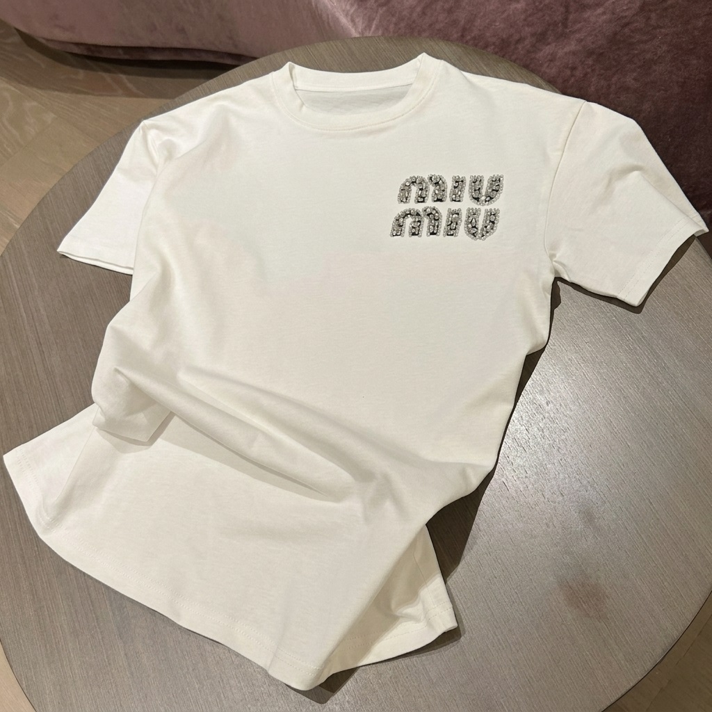 Áo thun trắng nữ đính logo đá Miu Miu 3