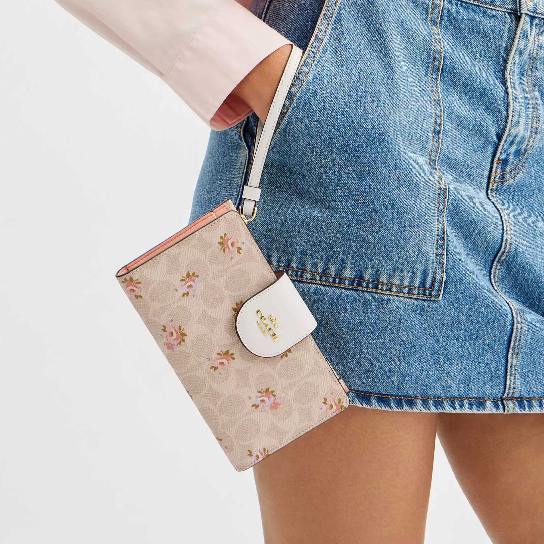 Ví điện thoại Coach nữ Phone Wallet In Signature Canvas With Floral Print Sand Multi CAR11 5