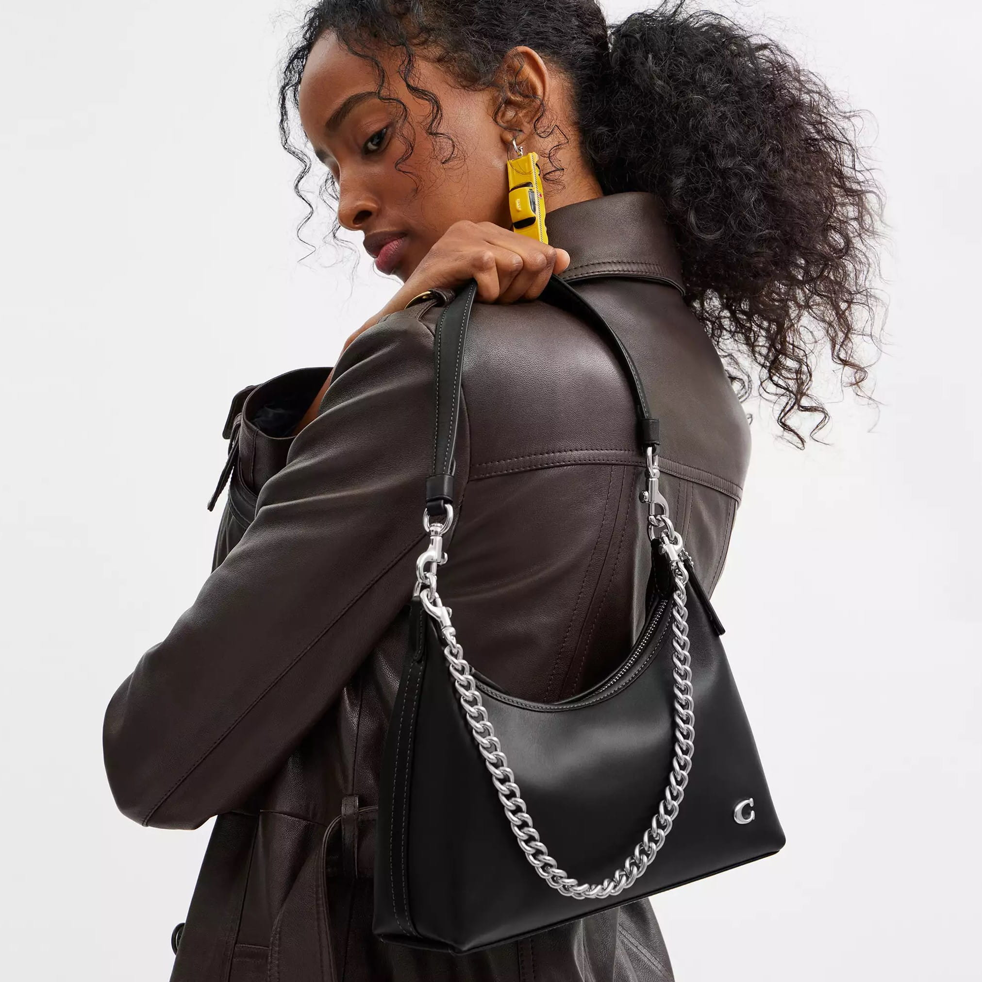 Túi đeo chéo Coach Juliet Shoulder Bag 25 Smooth Leather Black CW640 8
