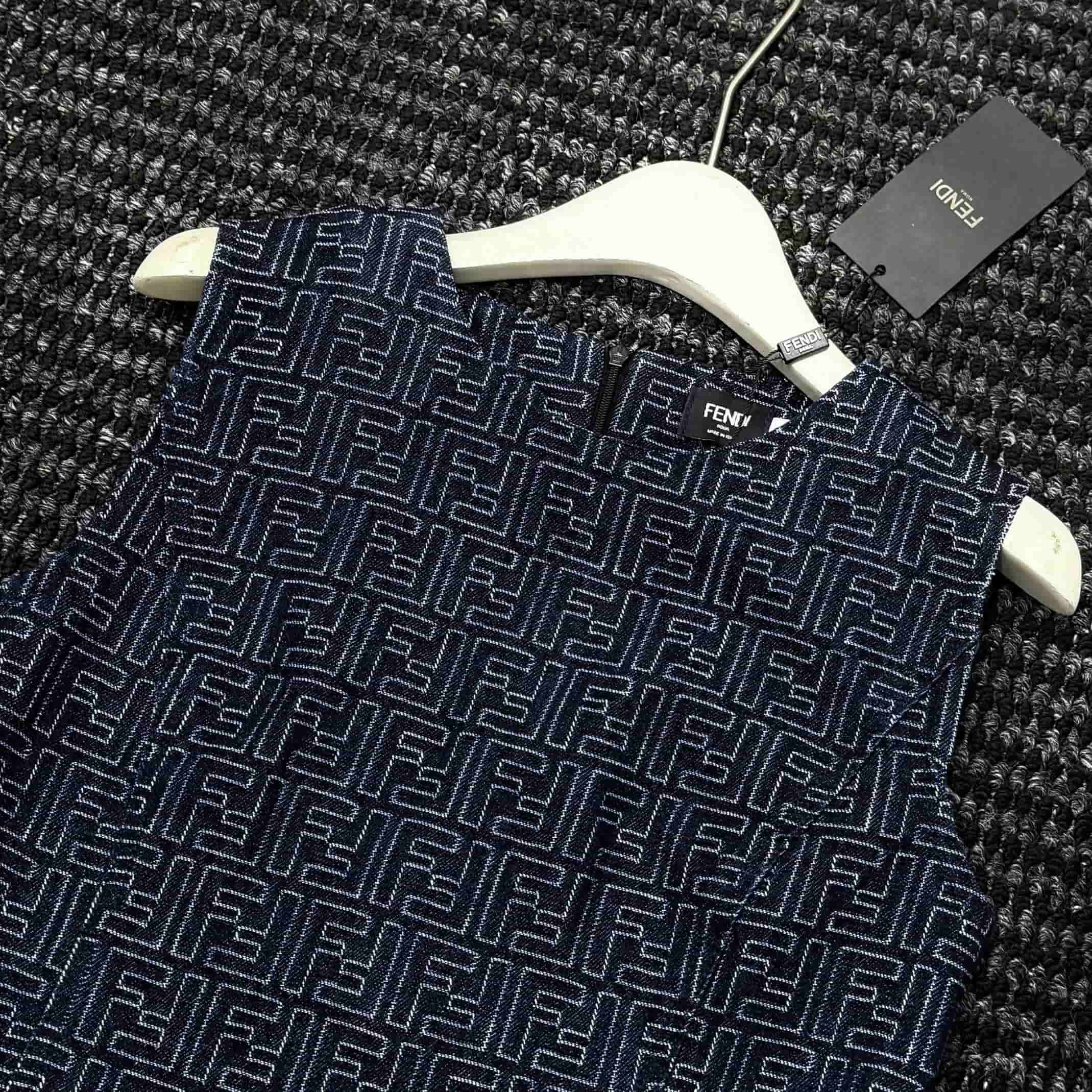 Áo đầm nữ sát nách kèm nắp túi Fendi 6