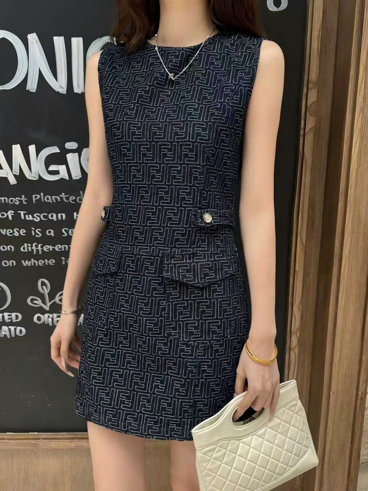 Áo đầm nữ sát nách kèm nắp túi Fendi 4