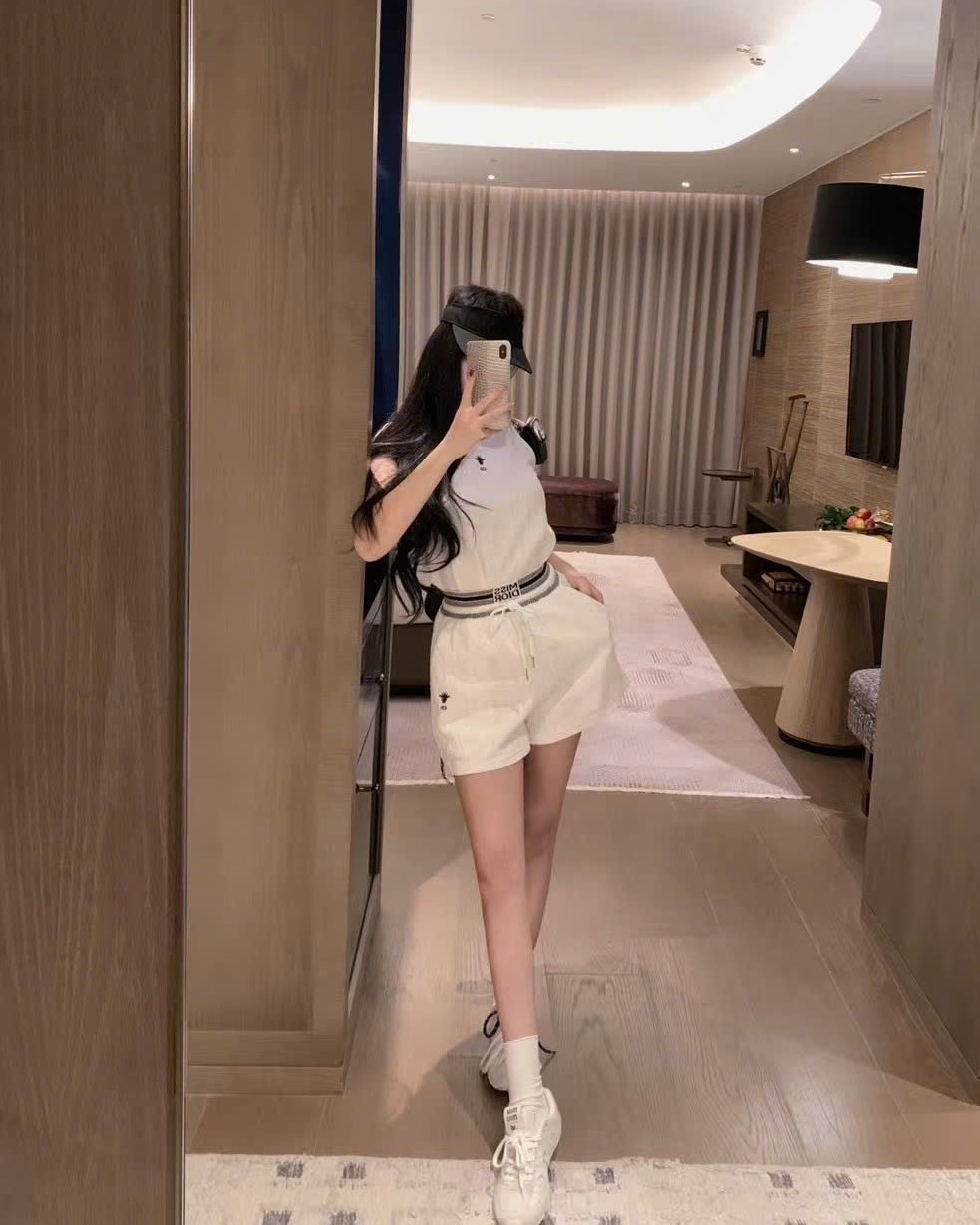 Combo áo thun sát nách quần ngắn trắng Dior 2