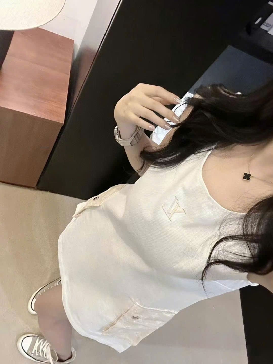 Đầm thời trang sát nách trắng kèm túi kem LV 5