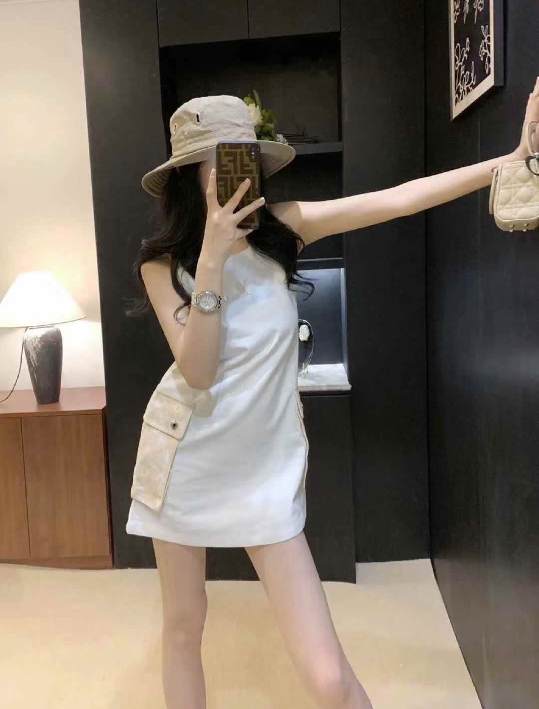 Đầm thời trang sát nách trắng kèm túi kem LV 7