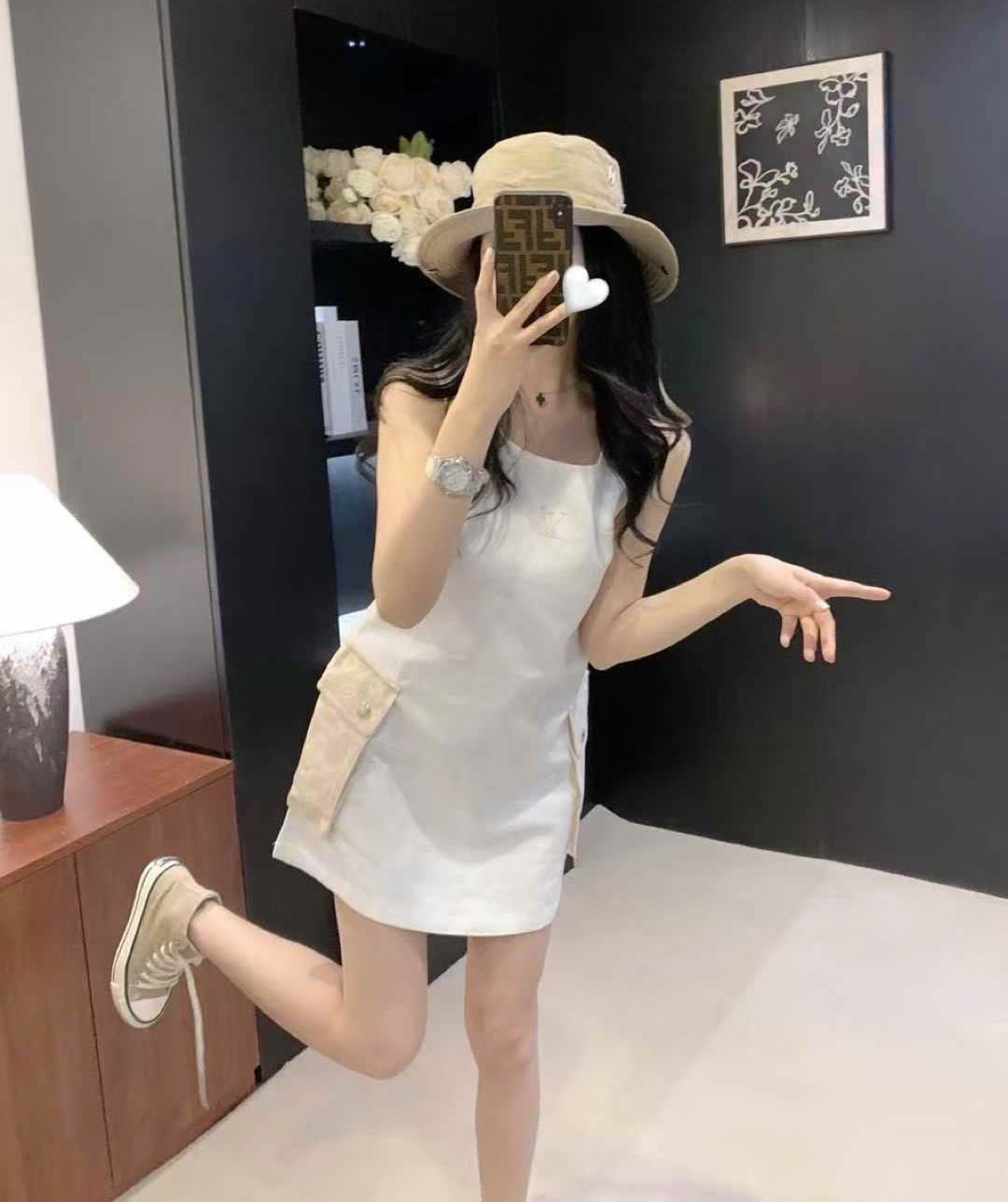 Đầm thời trang sát nách trắng kèm túi kem LV 10