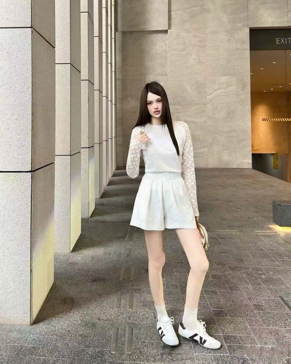 Combo áo quần thun phối ren trắng LV 11