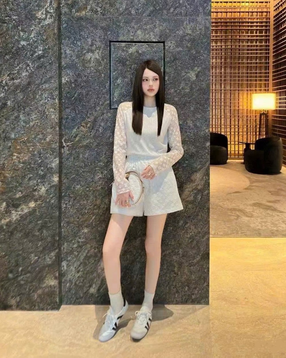 Combo áo quần thun phối ren trắng LV 12