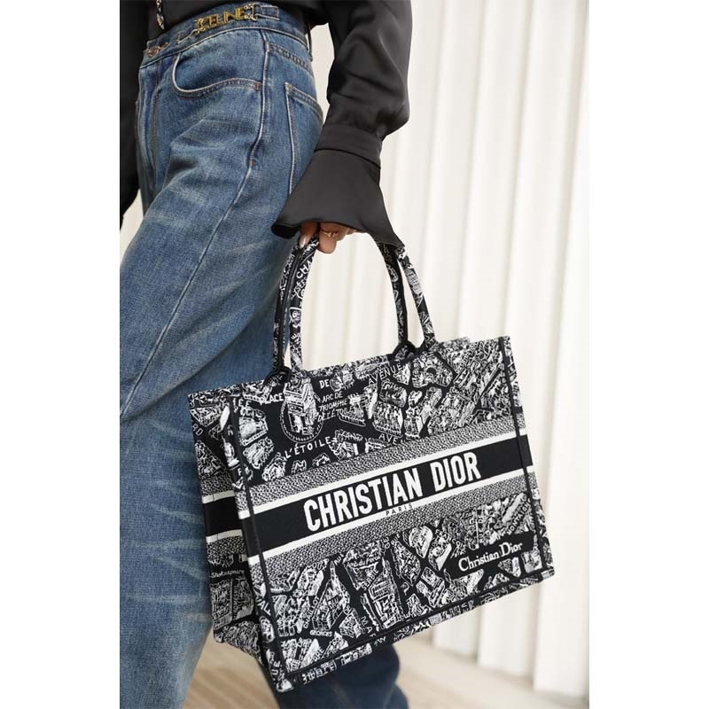 Túi xách Medium Dior Book Tote Black and White Plan de Paris Embroidery 6