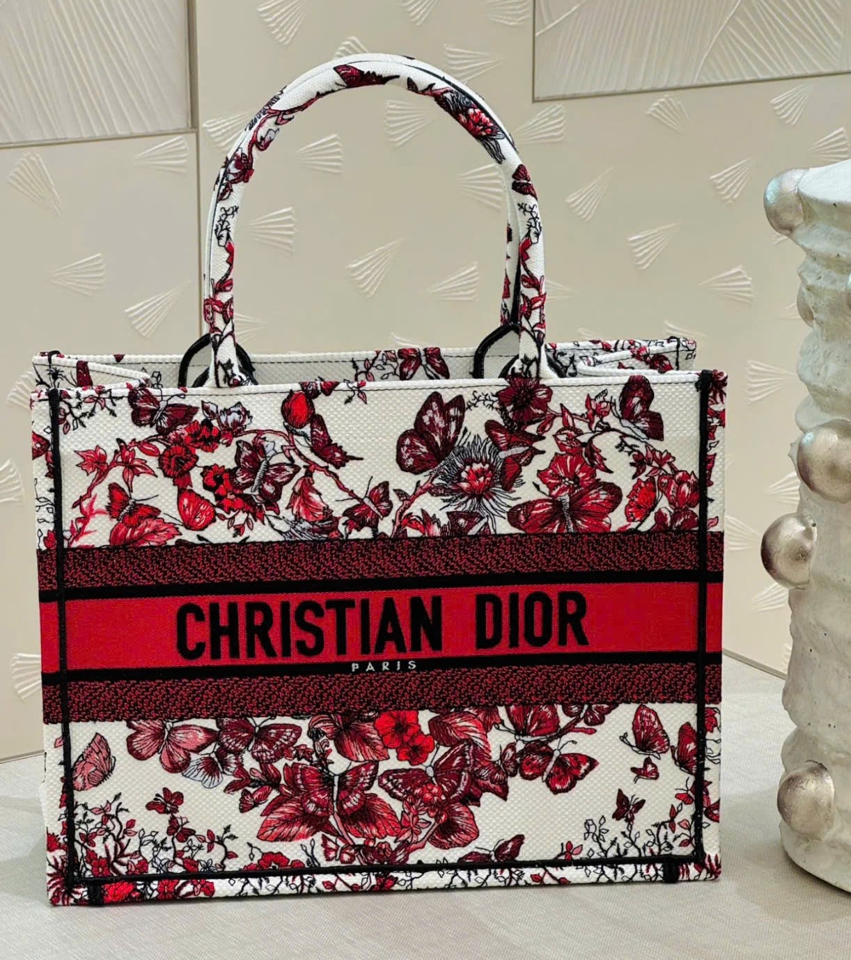 Túi xách Dior Medium Dior Book Tote White and Red Le Coeur des Papillons Embroidery 5