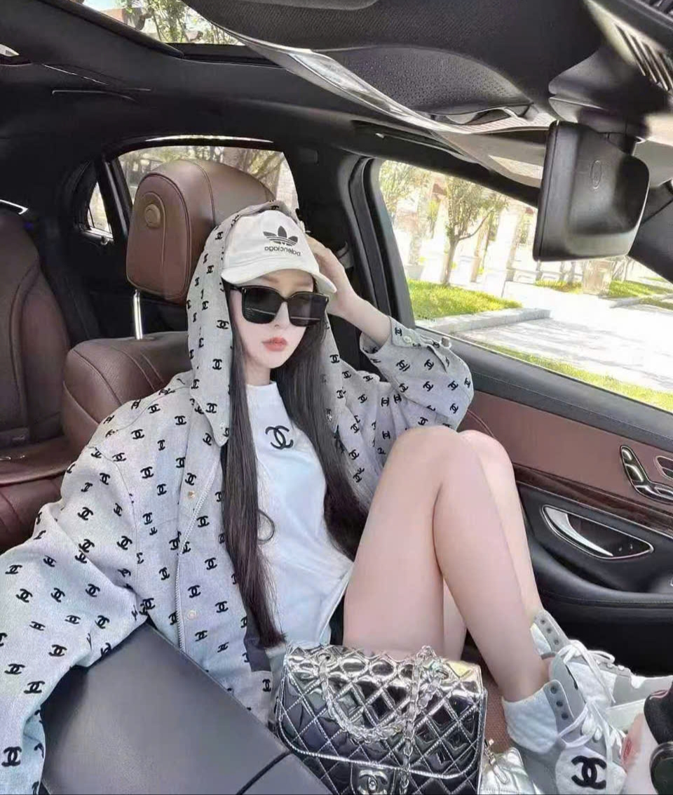 Áo khoác Chanel nữ có nón thời trang 3