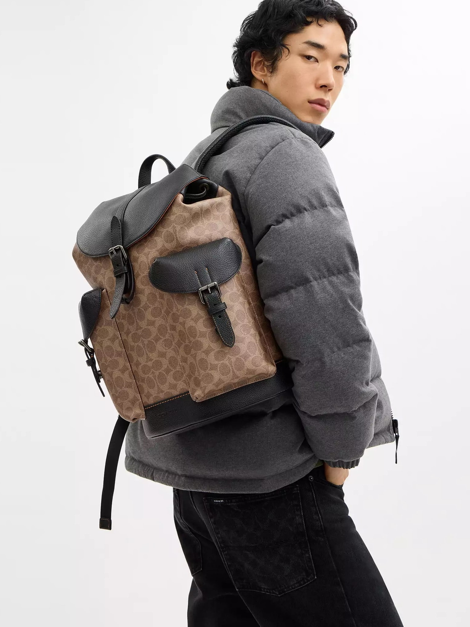 Balo Coach Warner Backpack In Signature Canvas Tan Black CW211 3