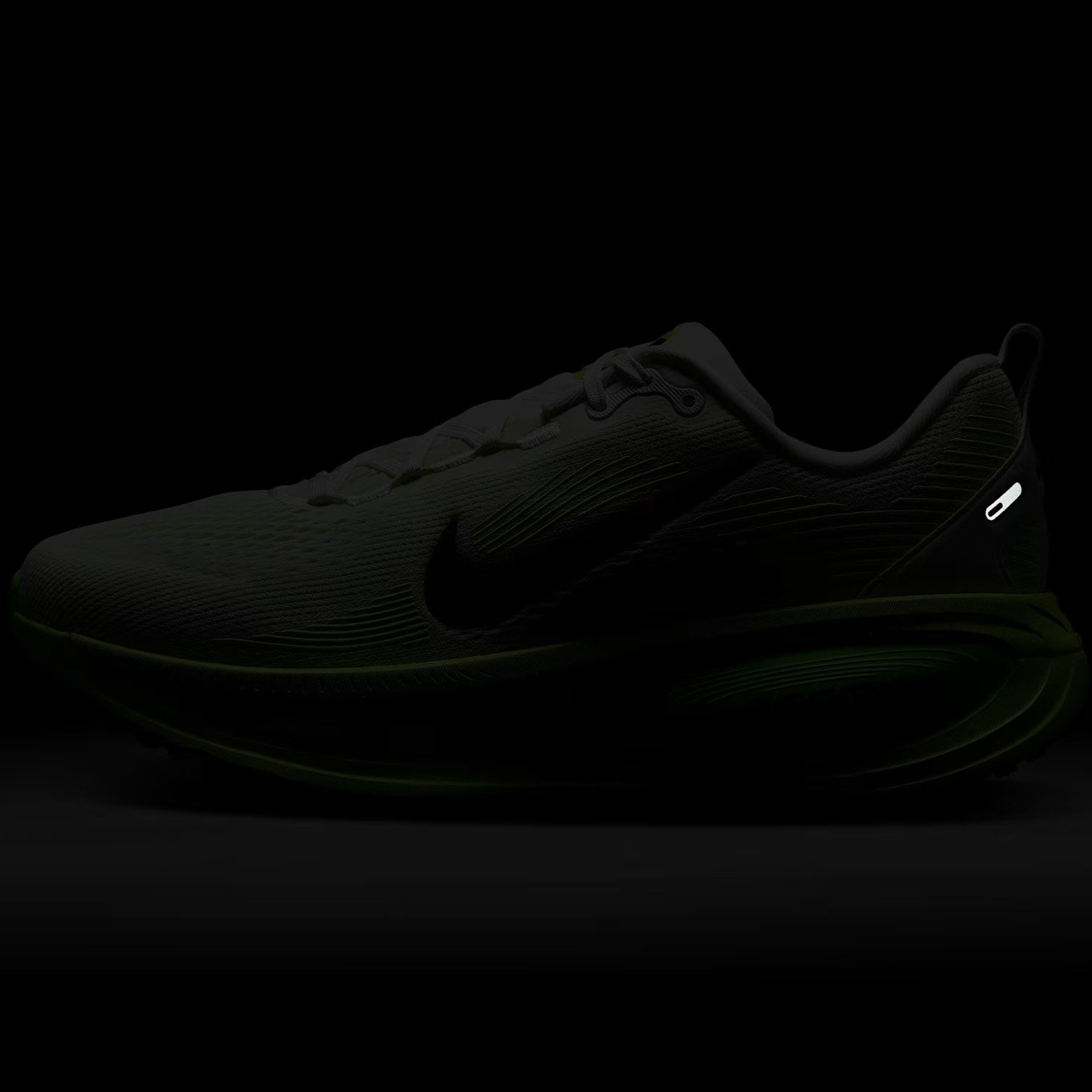Giày thể thao Nike Vomero 18 Road Running Shoes White Electric Green HM6804-102 2