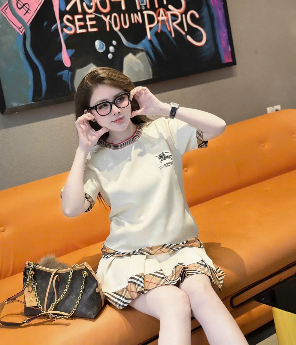 Combo áo váy thun Burberry viều nâu 1