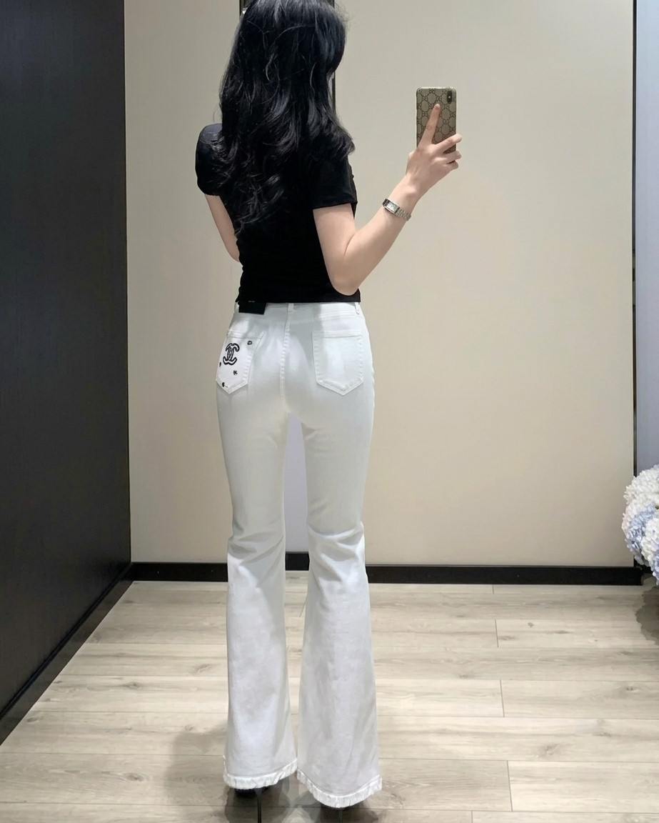 Quần dài nữ ống loe màu trắng Chanel 2