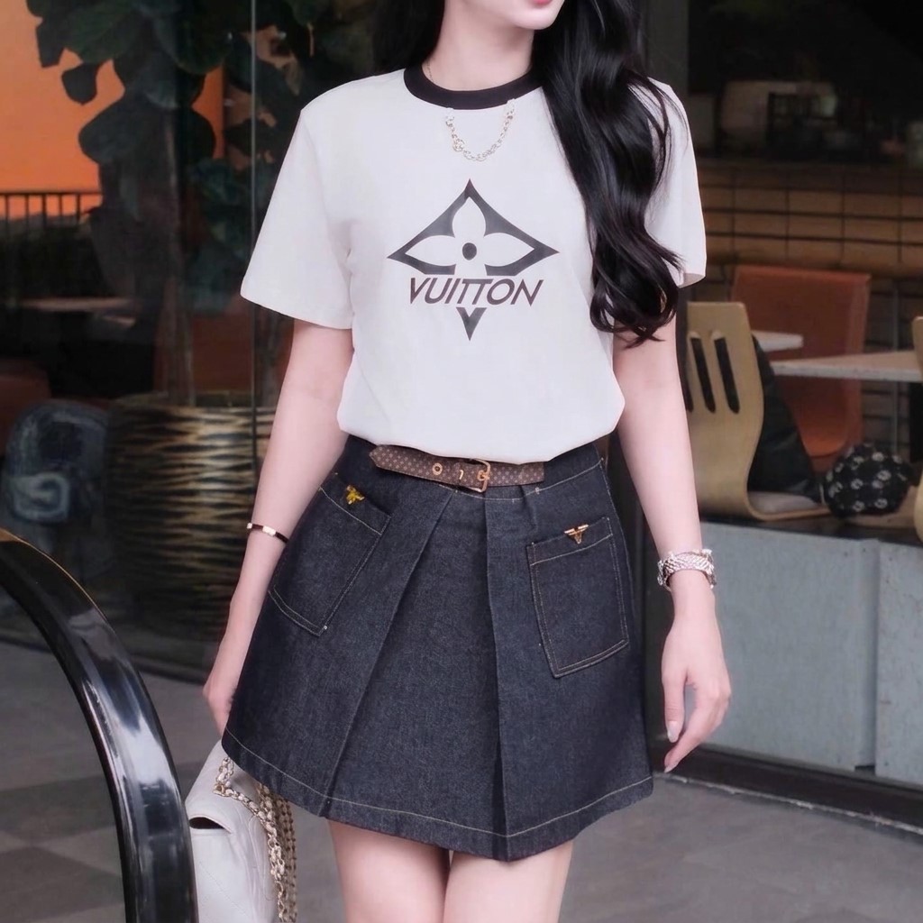 Combo áo thun trắng váy ngắn hoa tiết hãng LV 6