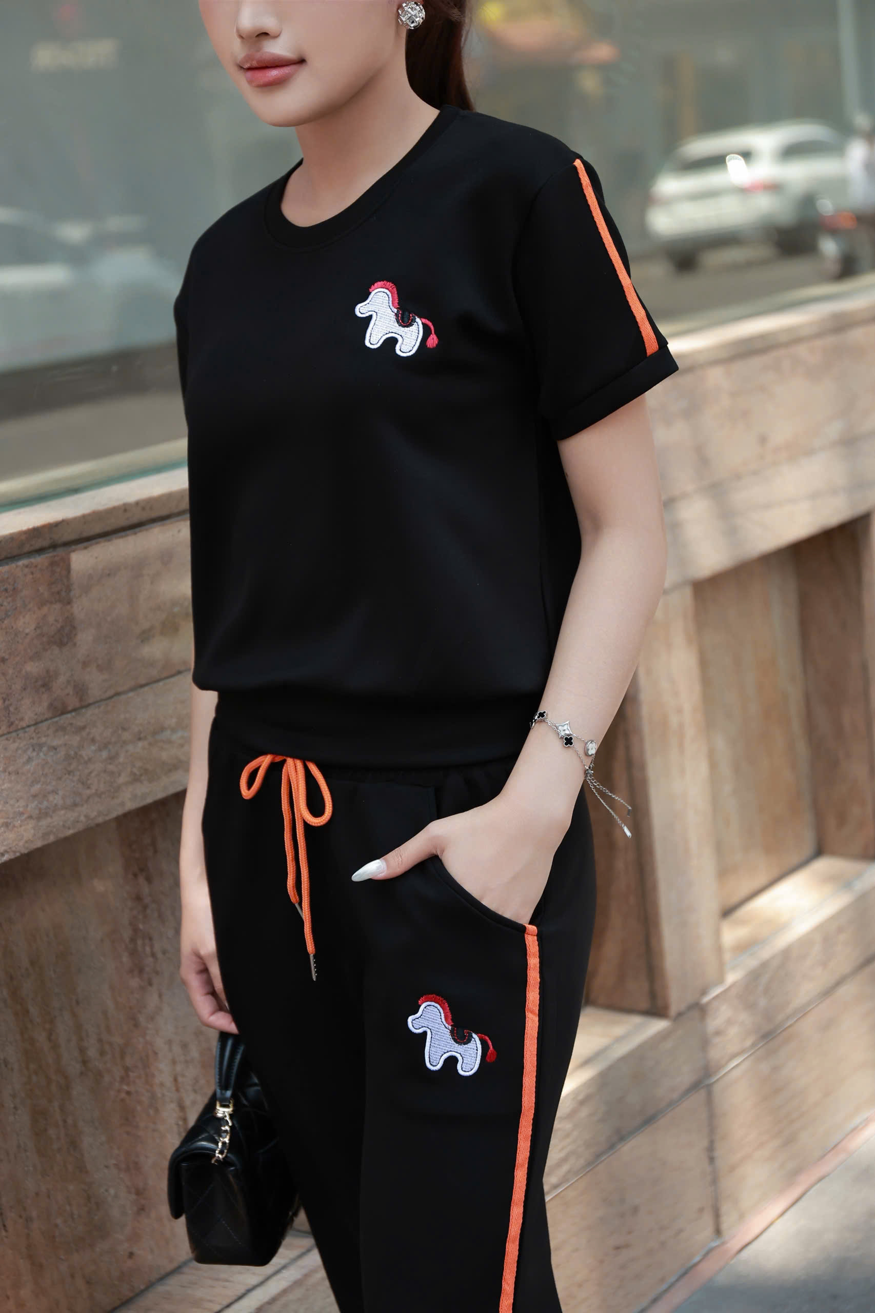Combo bộ thun áo ngắn quần dài trắng đen Hermes 4