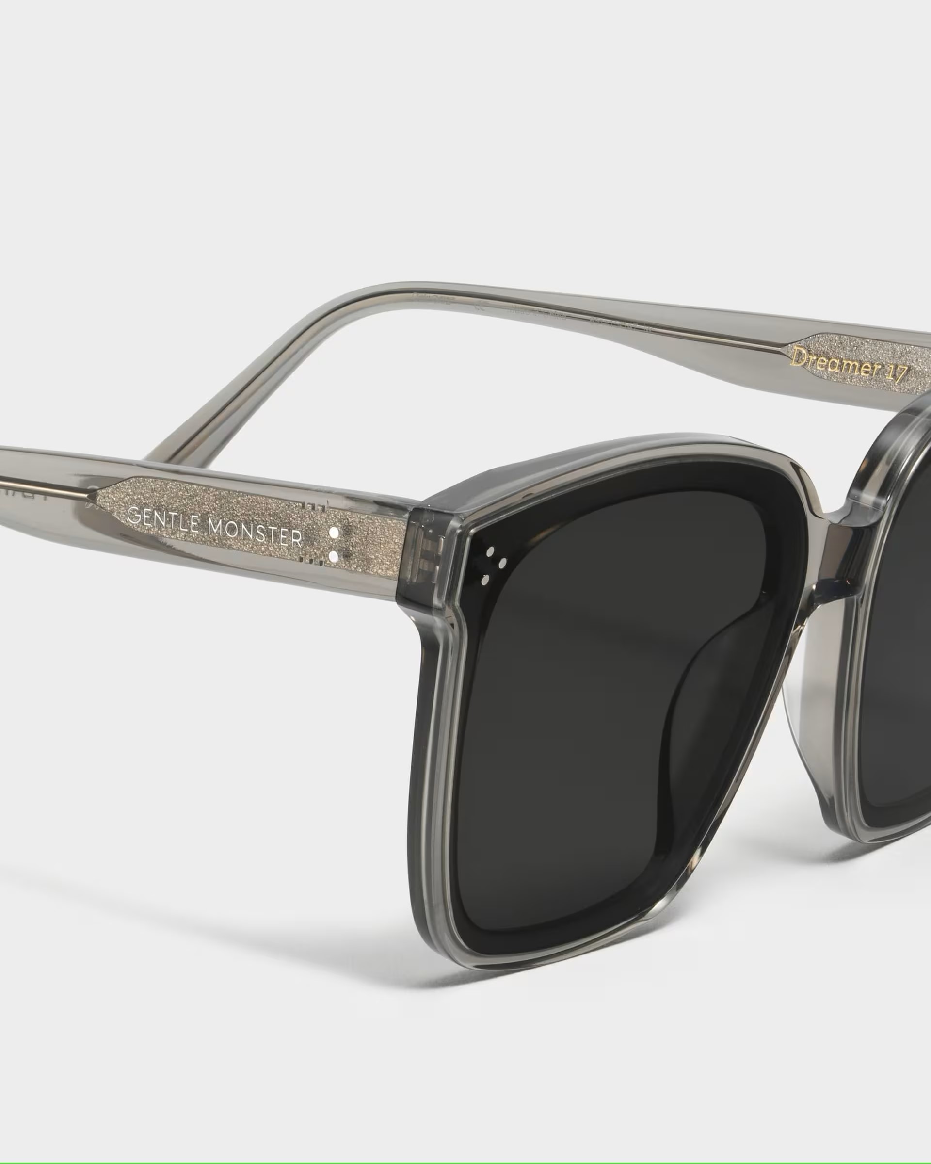 MẮT KÍNH GENTLE MONSTER DREAMER 17 GC2 BLACK LENSES OVERSIZED SQUARE FLATBAR FRAME 1
