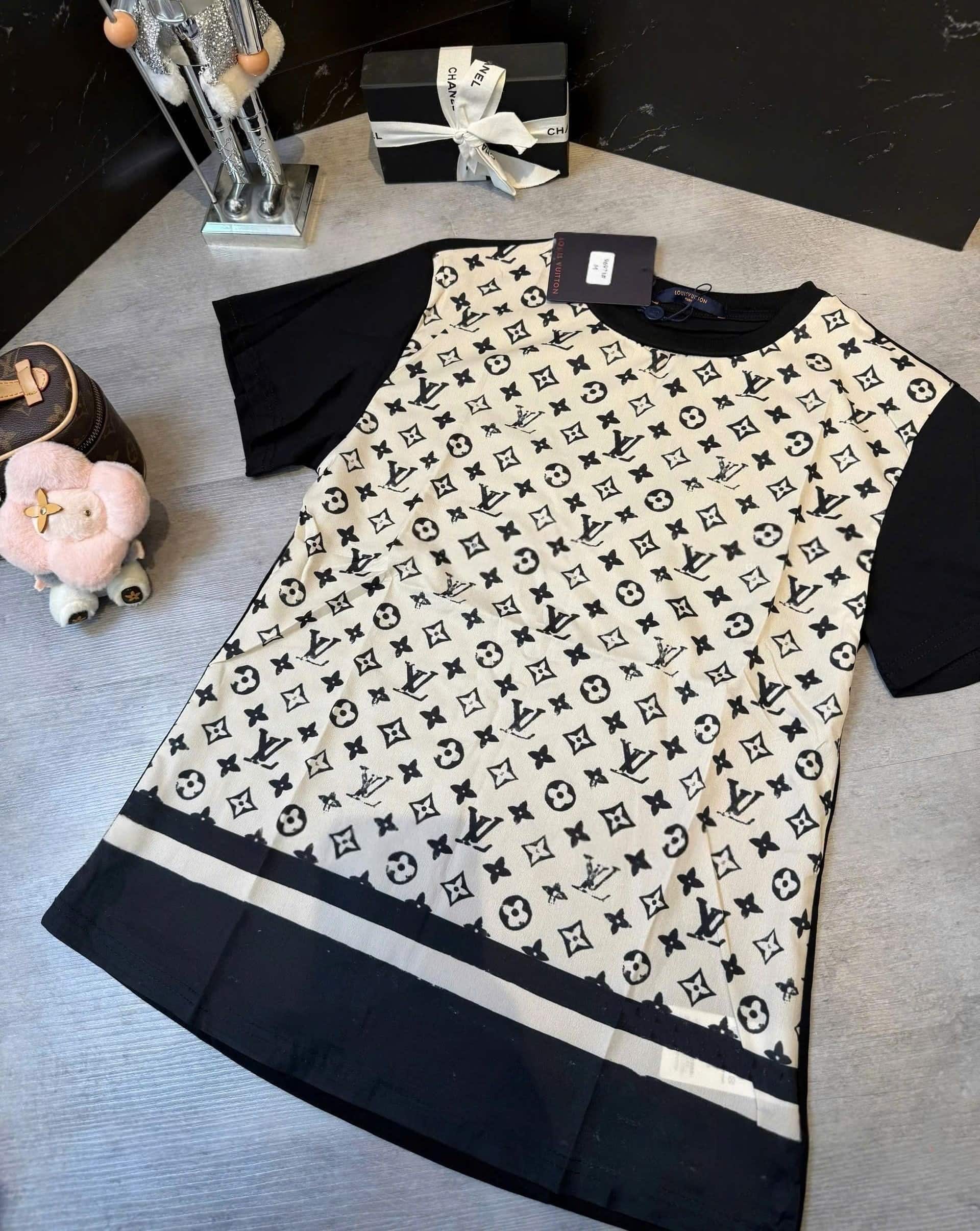 Combo bộ áo thun rtay ngắn cổ tròn quần dài họa tiết hãng LV 5