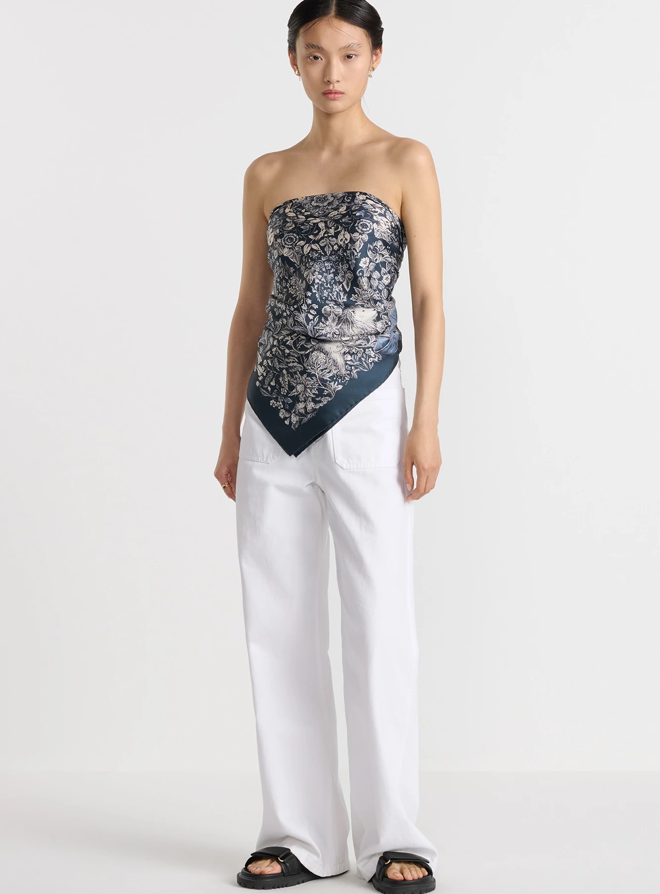 Khăn Dior họa tiết limited Around the World 90s Square Scarf Navy Blue and White Silk Twill 1
