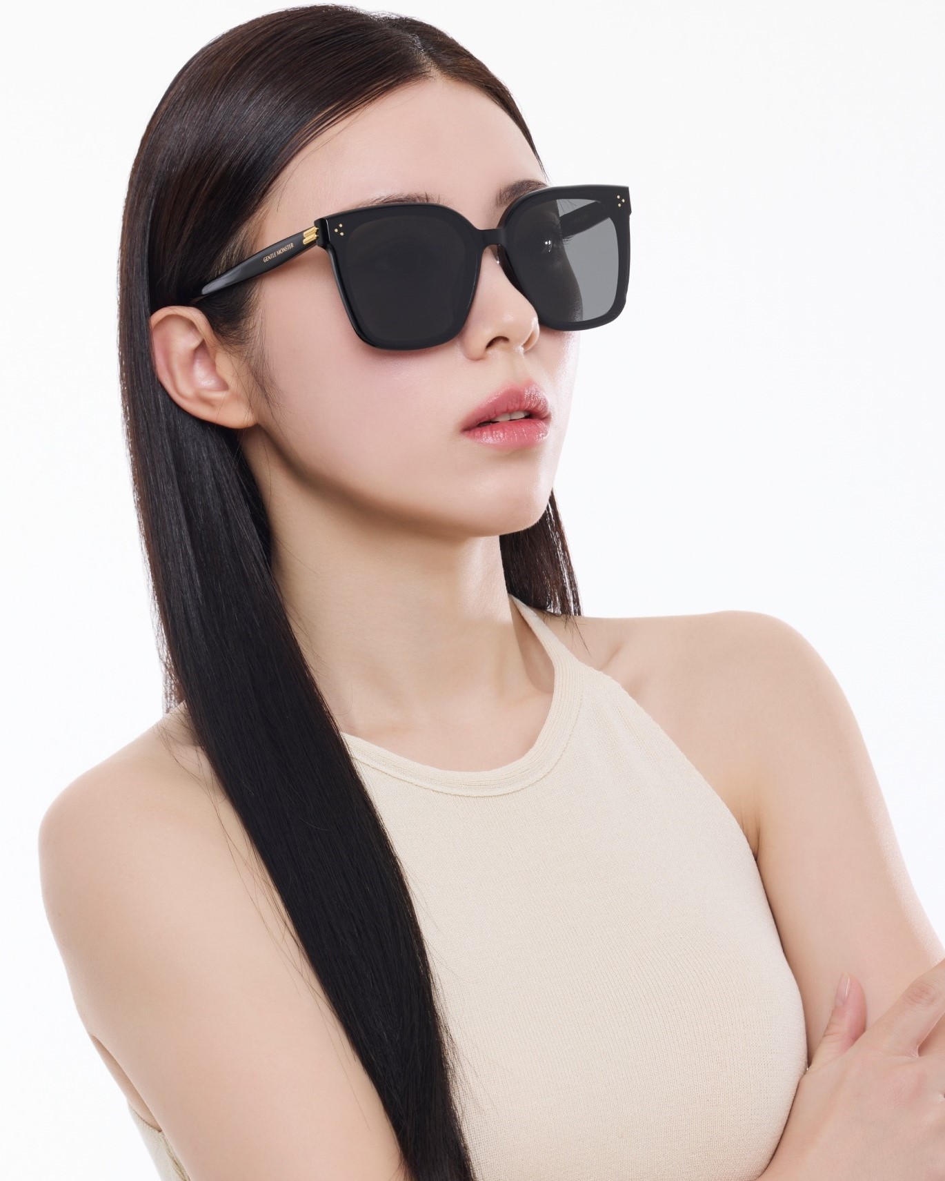 Mắt kính Gentle Monster New Her 01 Classic Square Sunglasses With a Black Acetate Frame 12