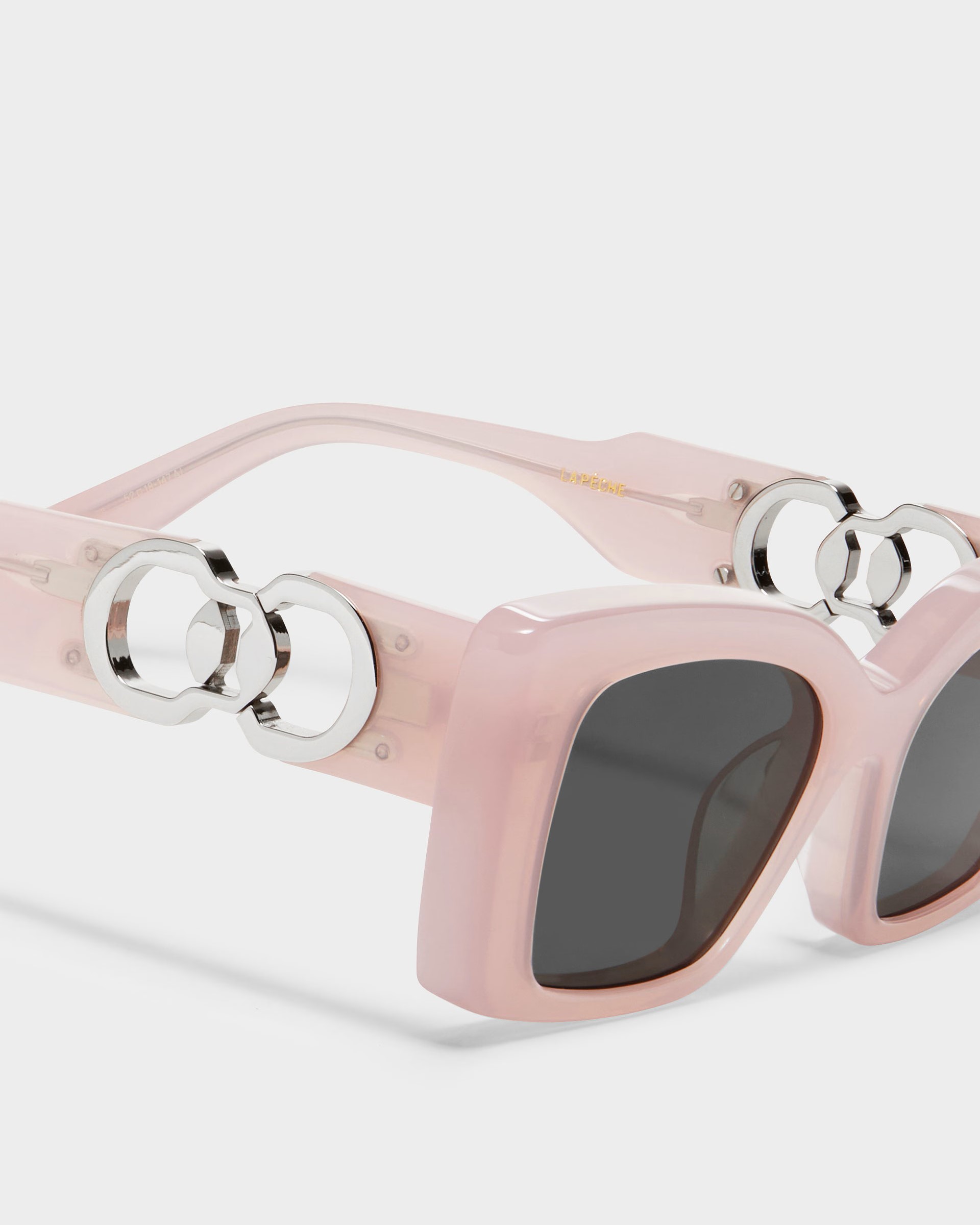 Kính mát Gentle Monster x Jennie La Peche Rectangular Pink Acetate Frame PC4 4