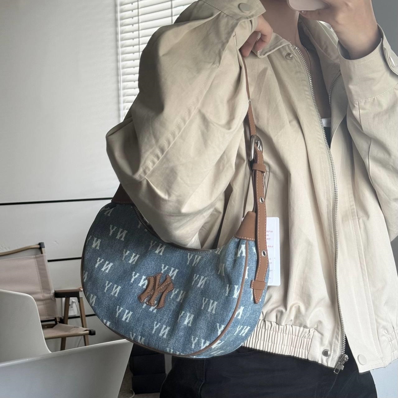 Túi xách MLB Classic Monogram Vintage Denim Hobo Bag New York Yankees Blue 3ABQMV55N-50BLL 7