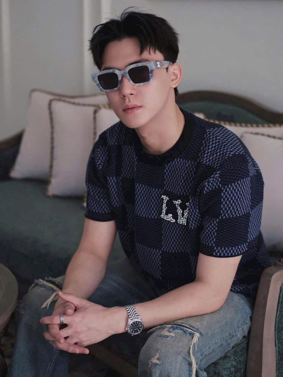 Áo thun nam xanh dương LV Louis Vuitton Damier Short Sleeved Crewneck With LV Crystal Patch 1AGHTG 8