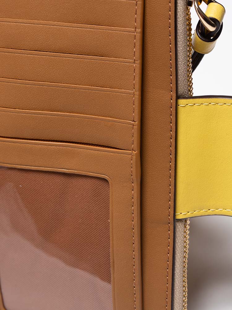 Ví cầm tay điện thoại Coach Phone Wallet In Signature Canvas With Dreamy Veggie Print C8751 7