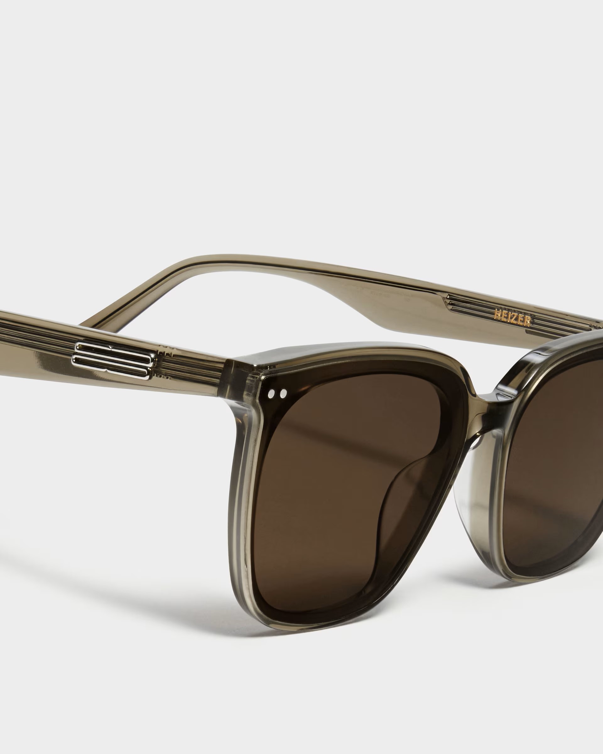 KÍNH MÁT GENTLE MONSTER HEIZER KC6 KHAKI LENSES SQUARE SHAPE TRANSLUCENT KHAKI ACETATE FRAME 1