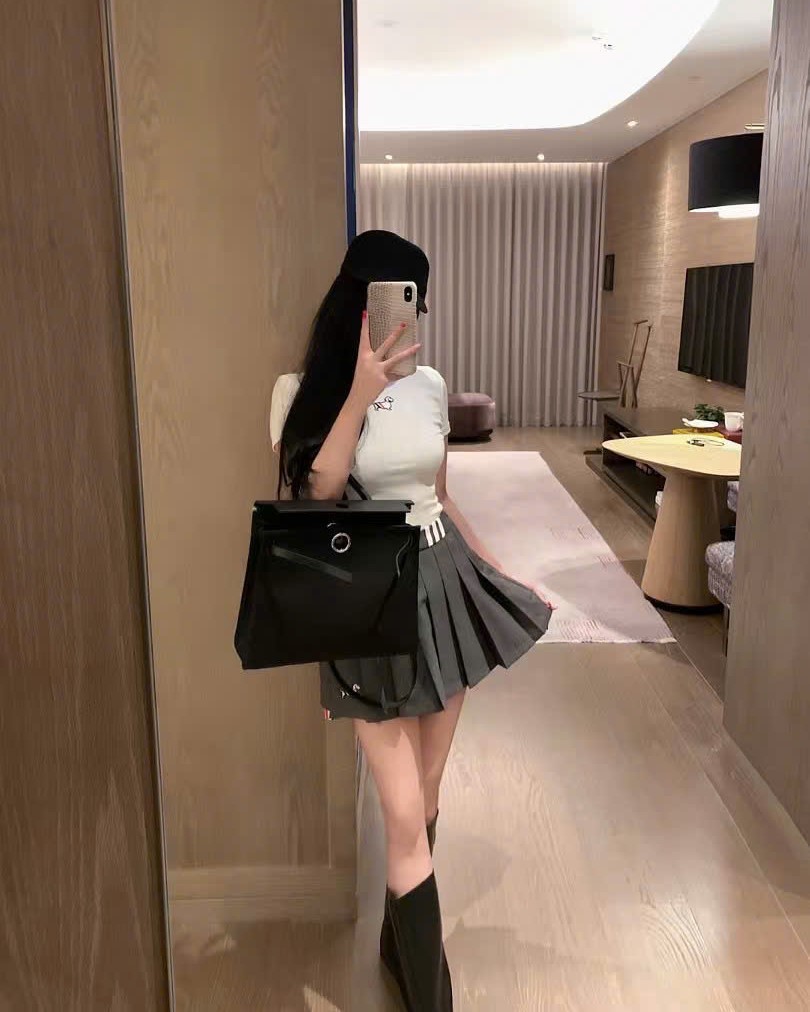 Combo áo thun váy xếp ly ngắn Thom browne 3