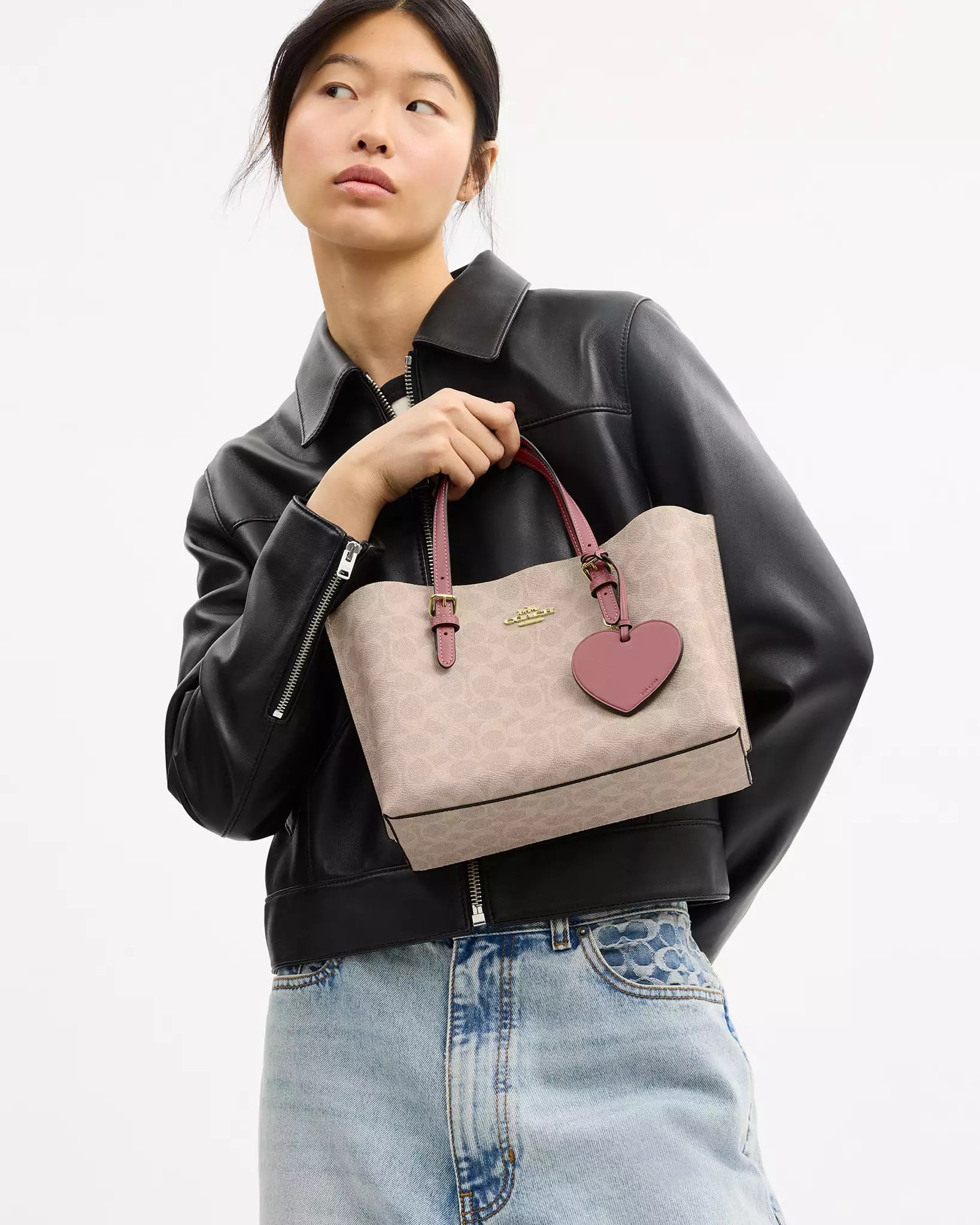 Túi xách Coach Mollie Tote Bag 25 In Signature Canvas With Heart Charm Sand Peony CDF03 9