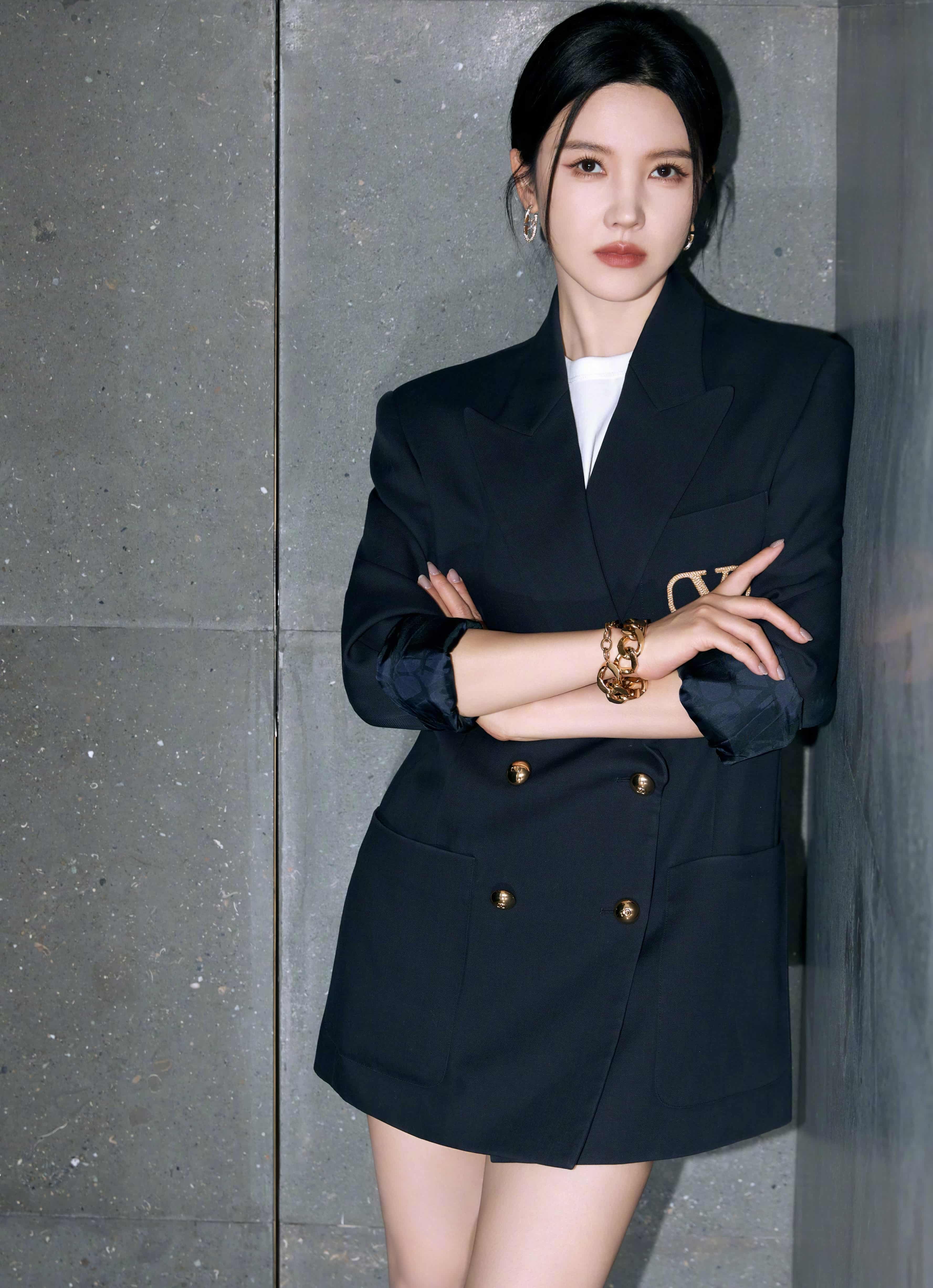ÁO KHOÁC DÁNG DÀI VALENTINO FORMAL NATTE JACKET 4