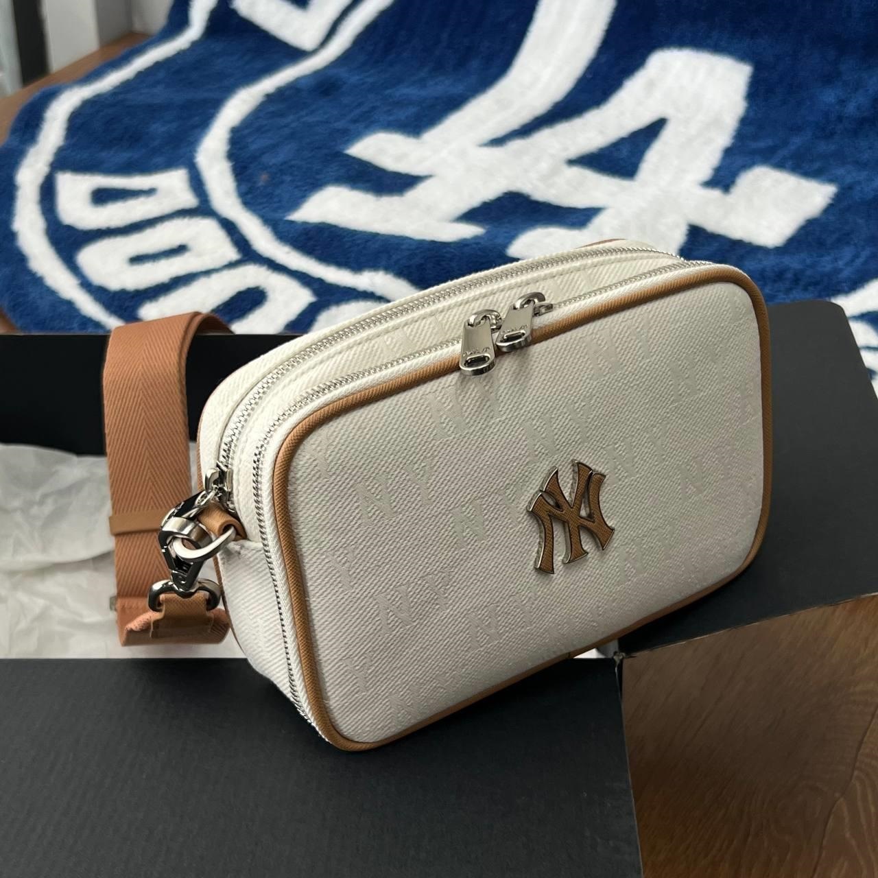 Túi Đeo Chéo màu kem MLB Classic Monogram Jacquard Mini Crossbody New York Yankees 3ACRS014N-50CRD 10