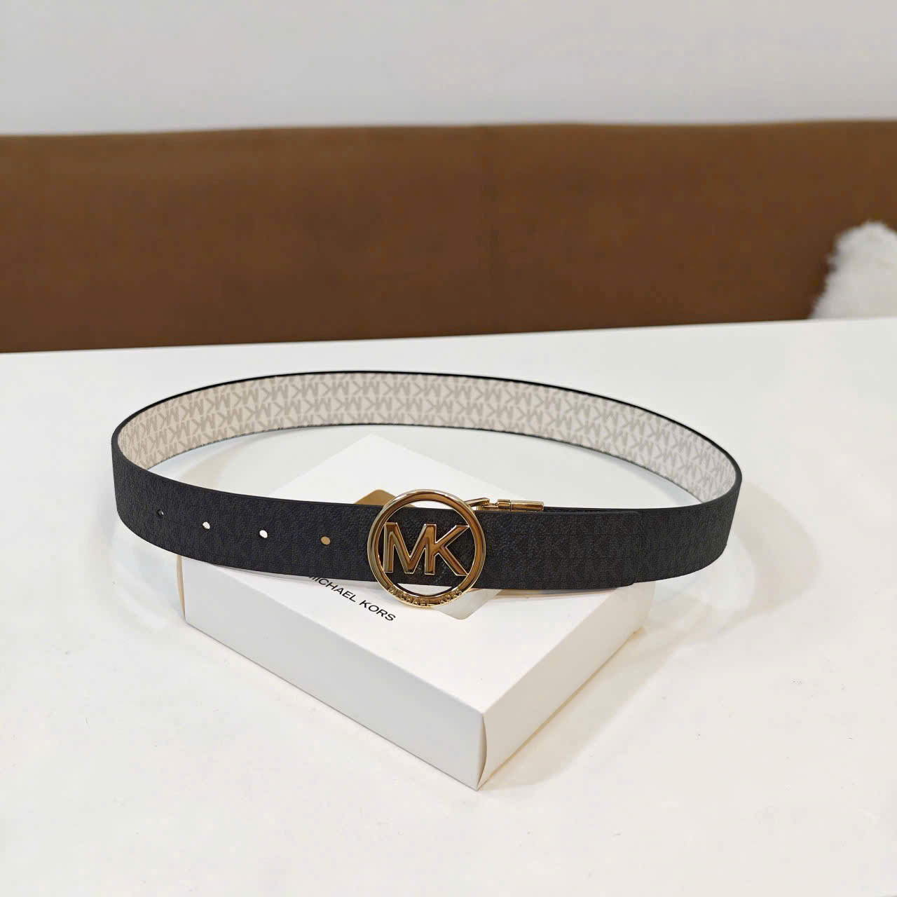 Thắt lưng Michael Kors Round Logo Reversible Signature Logo Belt 1