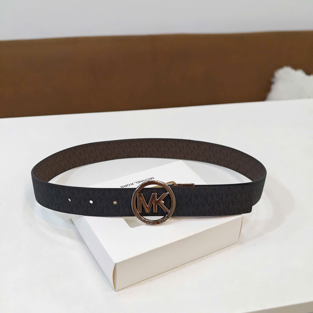 Thắt lưng Michael Kors Round Logo Reversible Signature Logo Belt 10