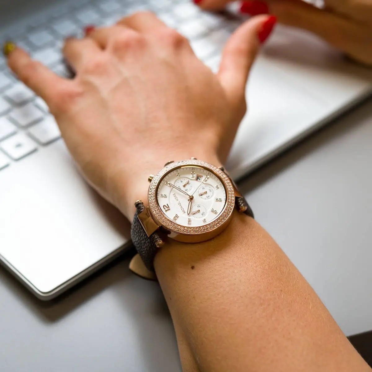 Đồng hồ nữ đeo tay Michael Kors Parker Chronograph Quartz Crystal White Dial Ladies Watch MK6917 18