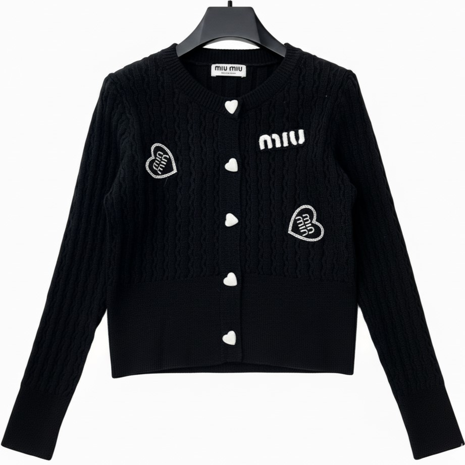 Áo nữ len tay dài trắng đen cúc tim Miu Miu 5