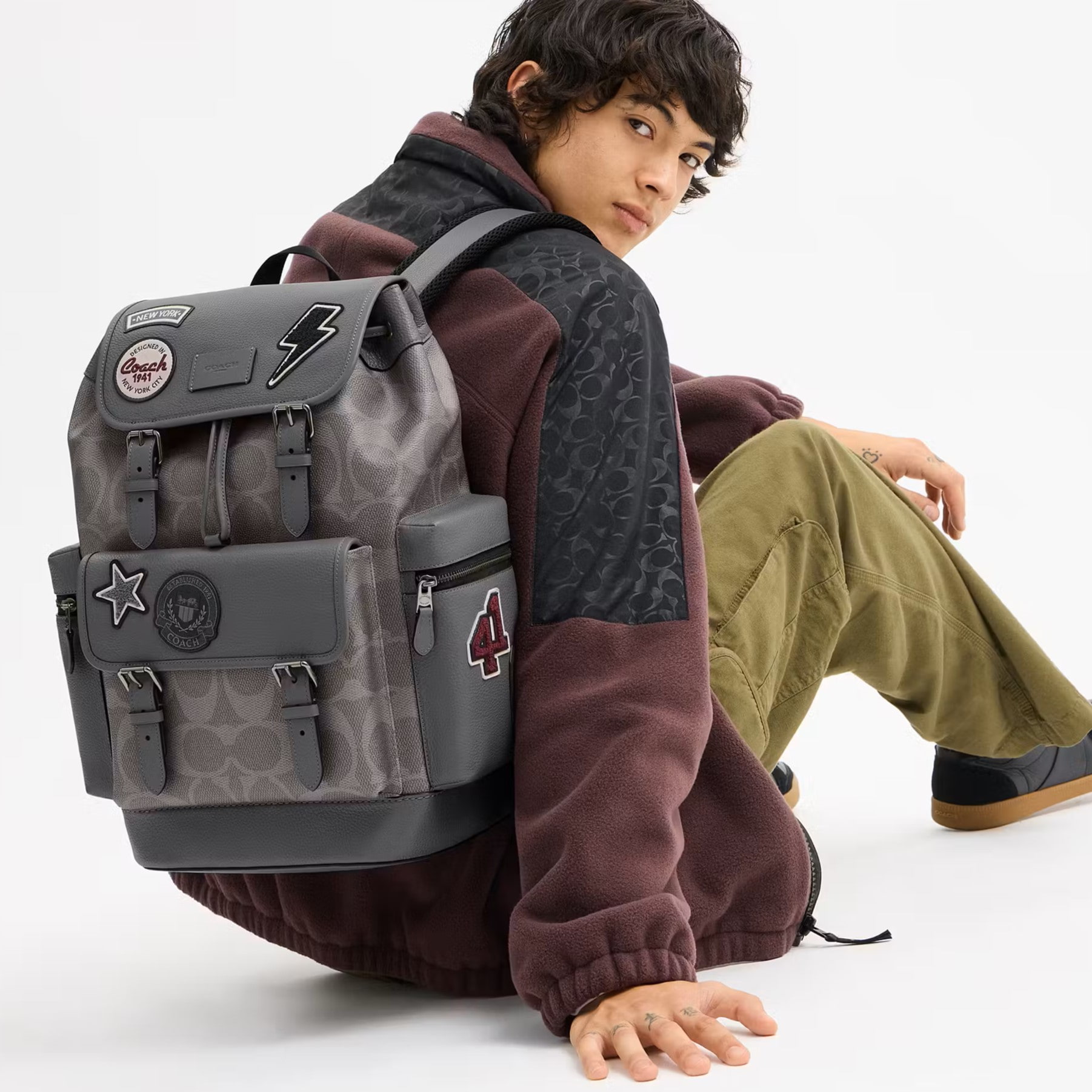 Balo Coach Sprint Backpack in Maxi Signature Canvas with Patch Gray Multi CCG03 2